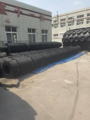 Fender Roller Tugboat Workboat Menggabungkan Nilai ERH Tinggi Menghasilkan Ketahanan Dampak Unggul dan Perlindungan Laut