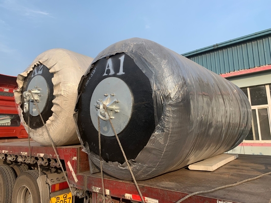 Density Polyurethane Foam Filled Fenders dengan 60% Deflection