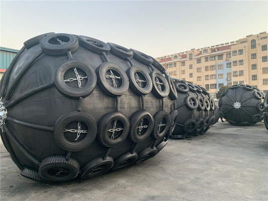 Fenders Pneumatic Laut Hitam 3,3 * 6,5m untuk Kinerja tahan lama