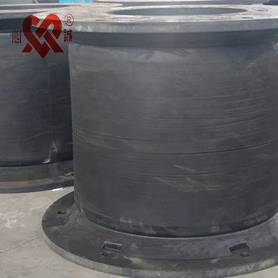 Fenders sel karet bolted / dilas untuk perlindungan laut yang dapat diandalkan