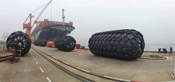 Karet tahan lama Yokohama Marine Fender Hitam untuk Perlindungan Perahu