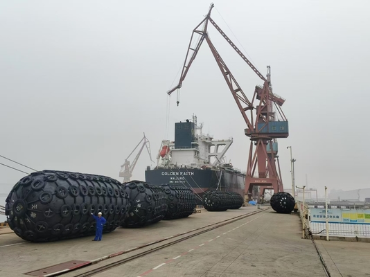 Karet tahan lama Yokohama Marine Fender Hitam untuk Perlindungan Perahu