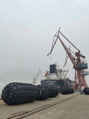 0Diameter.5-4.5m Yokohama Marine Fender dalam warna Hitam untuk kebutuhan Laut yang disesuaikan