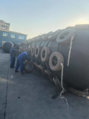 0Diameter.5-4.5m Yokohama Marine Fender dalam warna Hitam untuk kebutuhan Laut yang disesuaikan