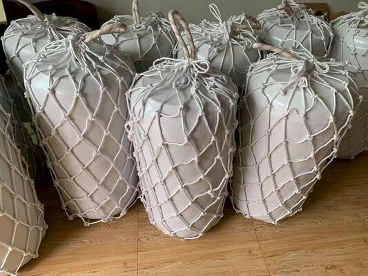 Fender yang diisi dengan busa poliuretan dan busa karet yang dirancang untuk menghindari tabrakan dan meningkatkan perlindungan dampak