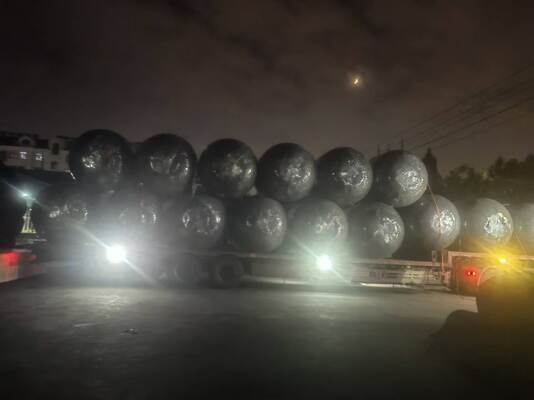 Karet busa poliuretan PU Marine Fender dengan elastisitas yang sangat baik dan ketahanan terhadap stres lingkungan laut