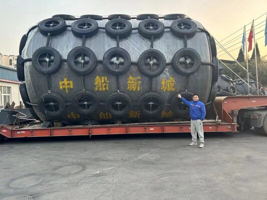 Pelindung Fender Isi Busa Periode 24 Bulan D3.0m X L5.0m Defleksi 60 Persen Solusi Perlindungan Dermaga Laut yang Tahan Lama