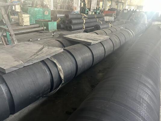 Kekerasan 70-85A Fenders Kapal tarik Kapasitas beban berat Cetakan Dan Extrusion Craft Solusi perlindungan laut yang tahan lama