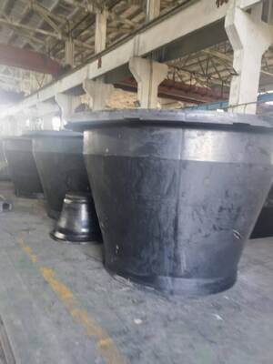 CCS Certified Cone Rubber Fender SGS Disetujui Peralatan Perlindungan Pelabuhan Laut tahan lama untuk aplikasi berlabuh dan berlabuh kapal