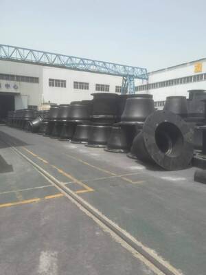Umur 15 sampai 20 Tahun Fender Karet Kerucut Bersifat Nilai ERH Tinggi Ideal untuk penyerapan dampak kapal laut dan keamanan dermaga